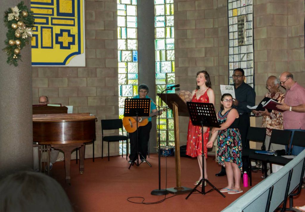 Christmas Family Mass - Photo 28