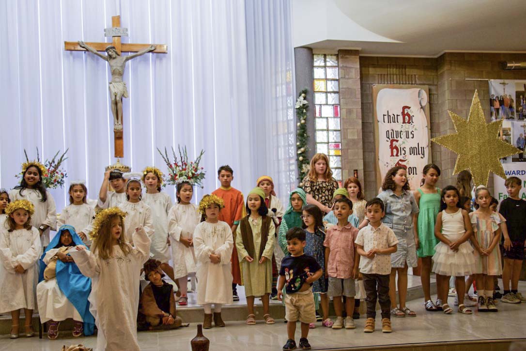 Christmas Family Mass 24 Dec - Photo 45