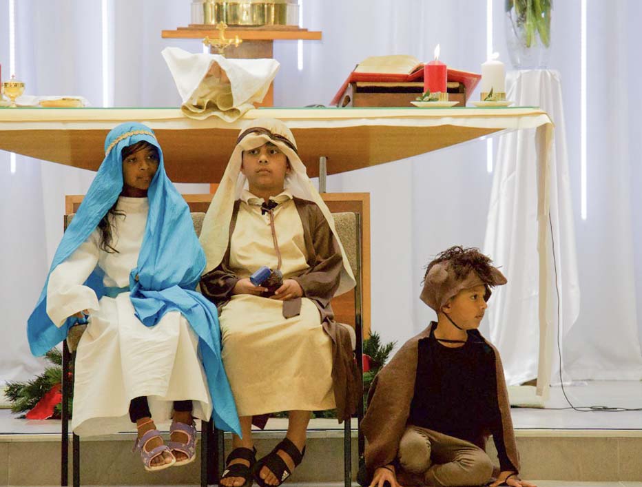 Christmas Family Mass 24 Dec - Photo 16