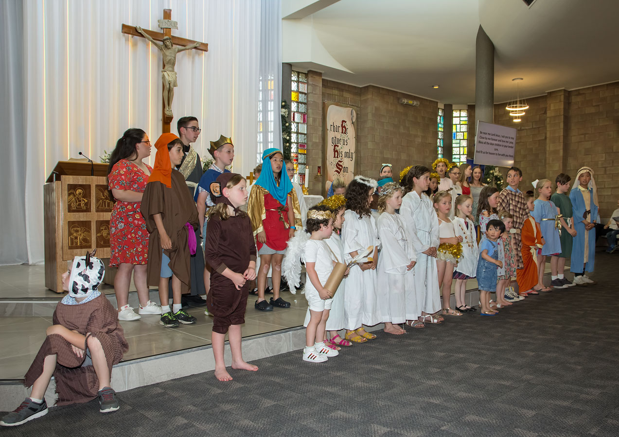 Christmas Family Mass 24 Dec - Photo 30