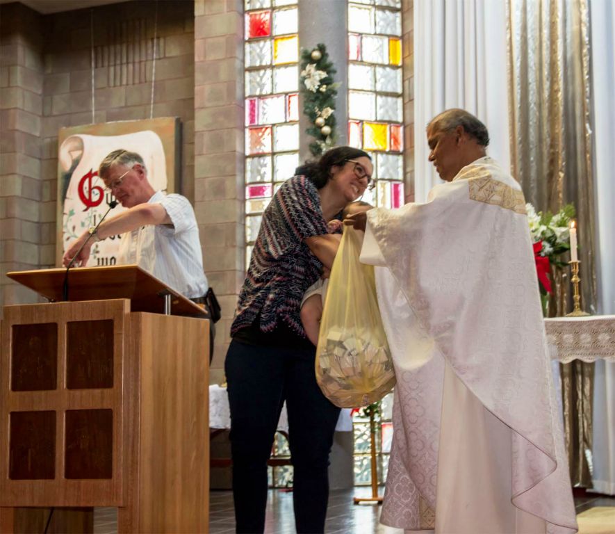 Christmas Family Mass - Photo 2