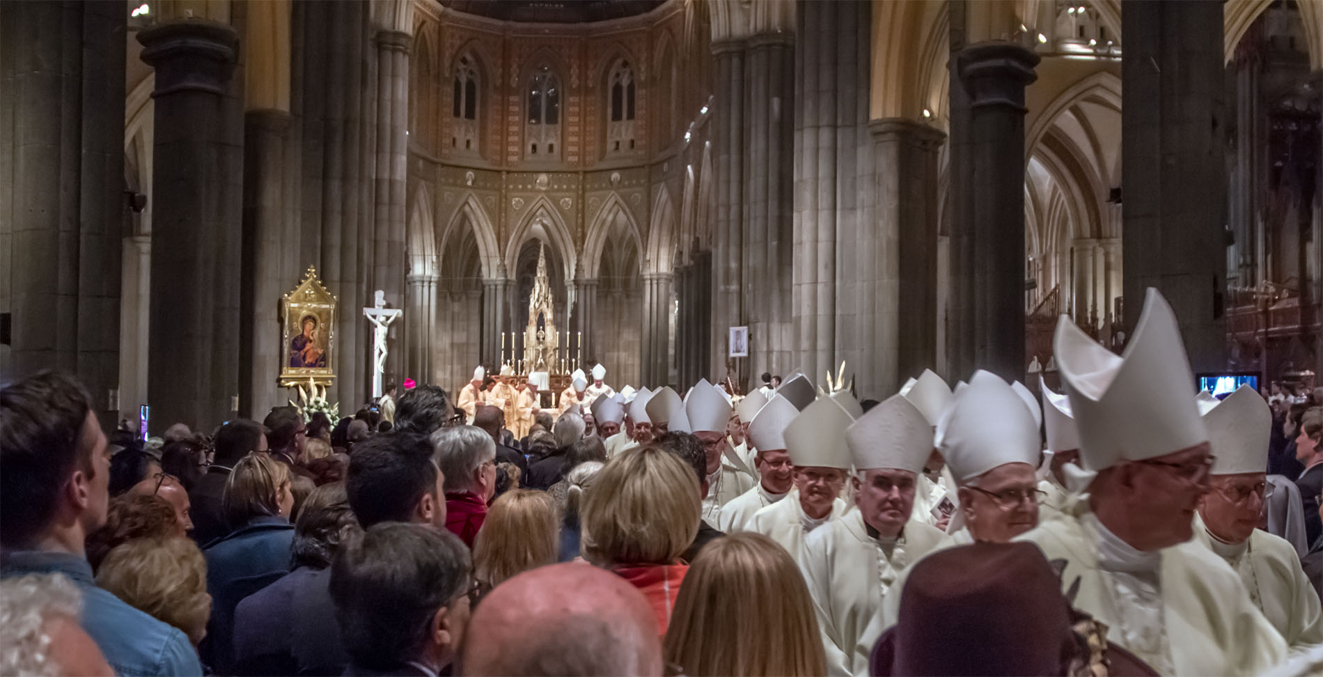 Archbishop Peter Comensoli Reception Mass 1 Aug - Photo 2