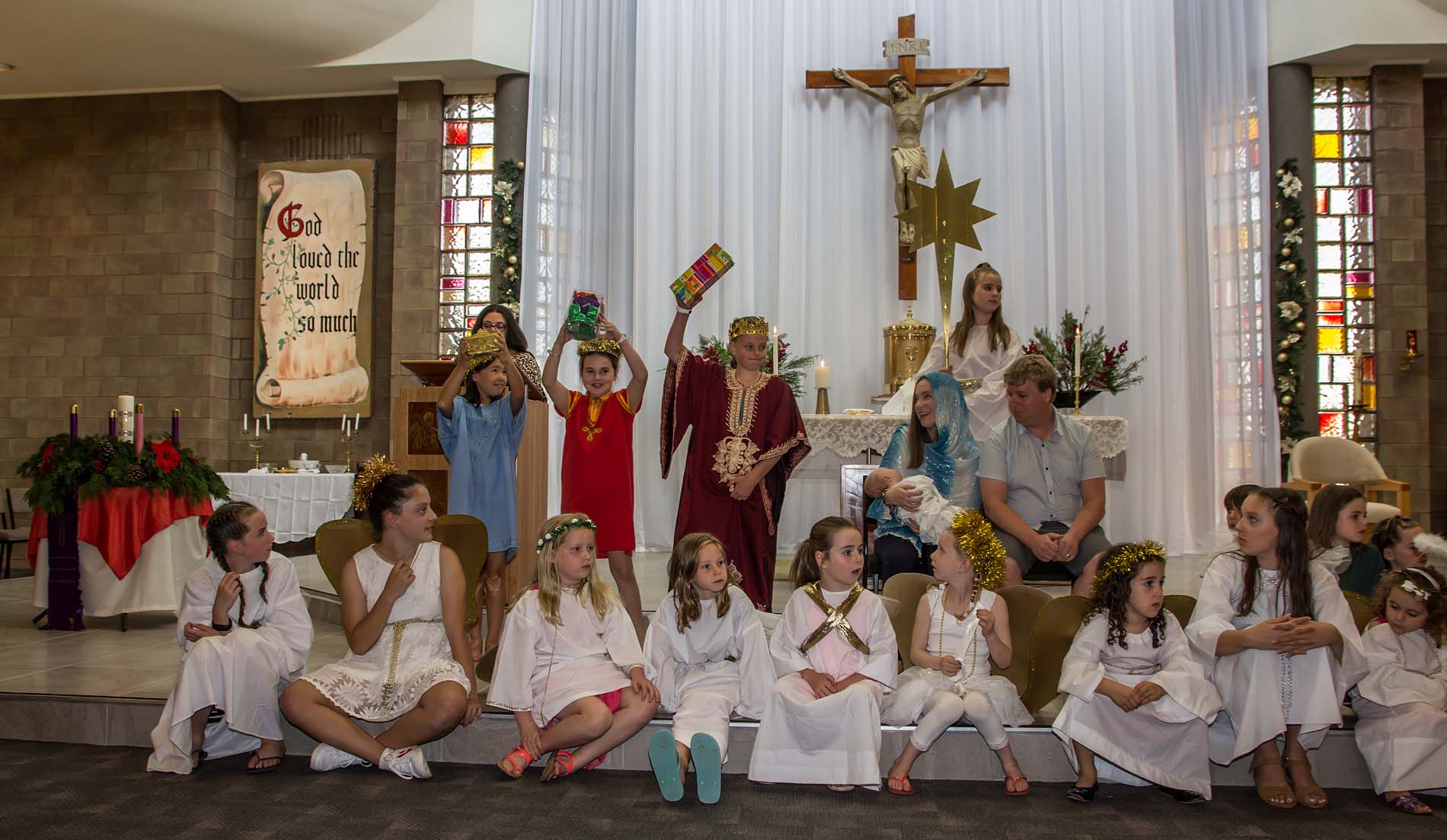 Christmas Family Mass 24 Dec - Photo 33