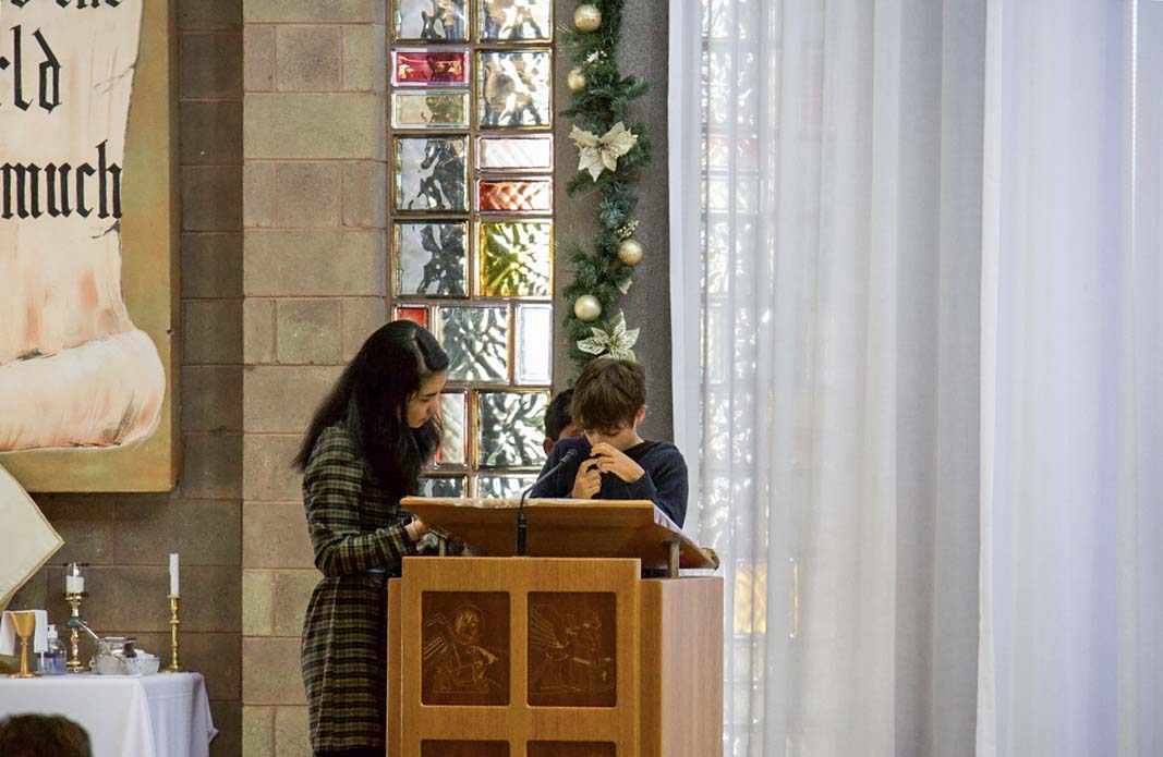 Christmas Family Mass 24 Dec - Photo 17
