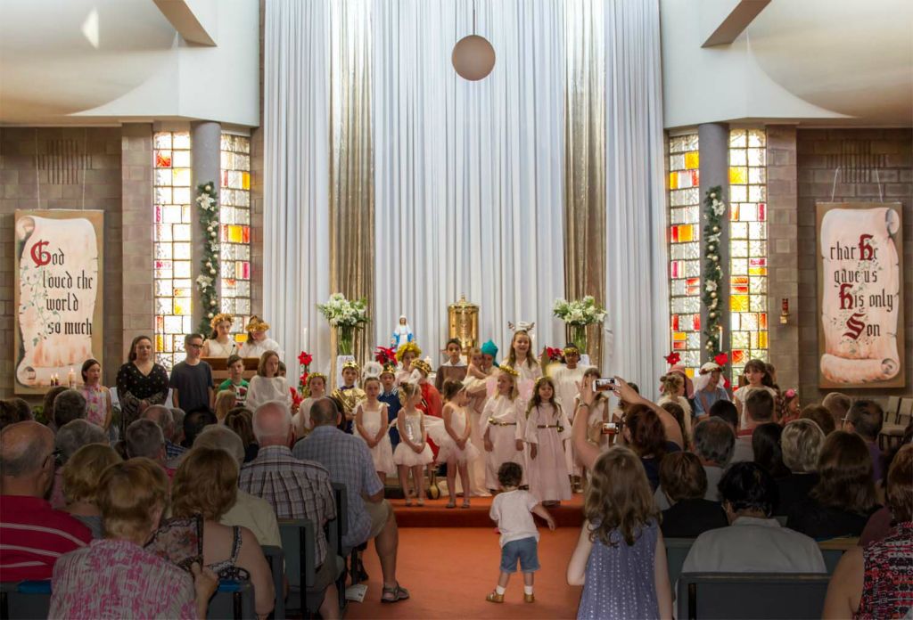 Christmas Family Mass - Photo 30