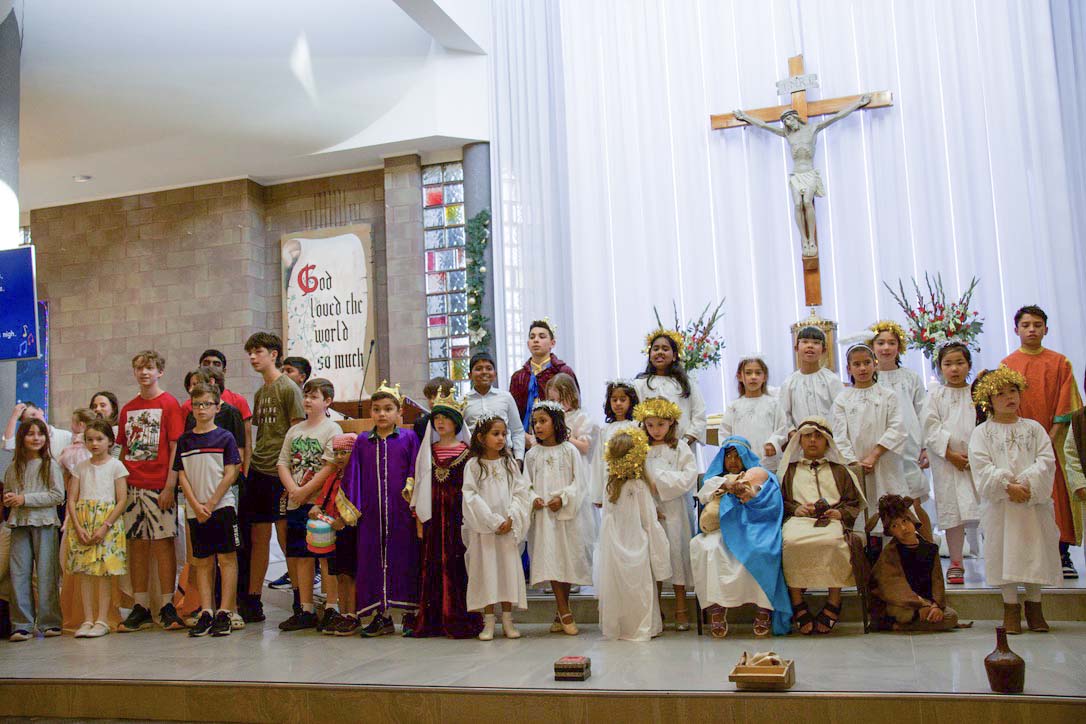 Christmas Family Mass 24 Dec - Photo 8