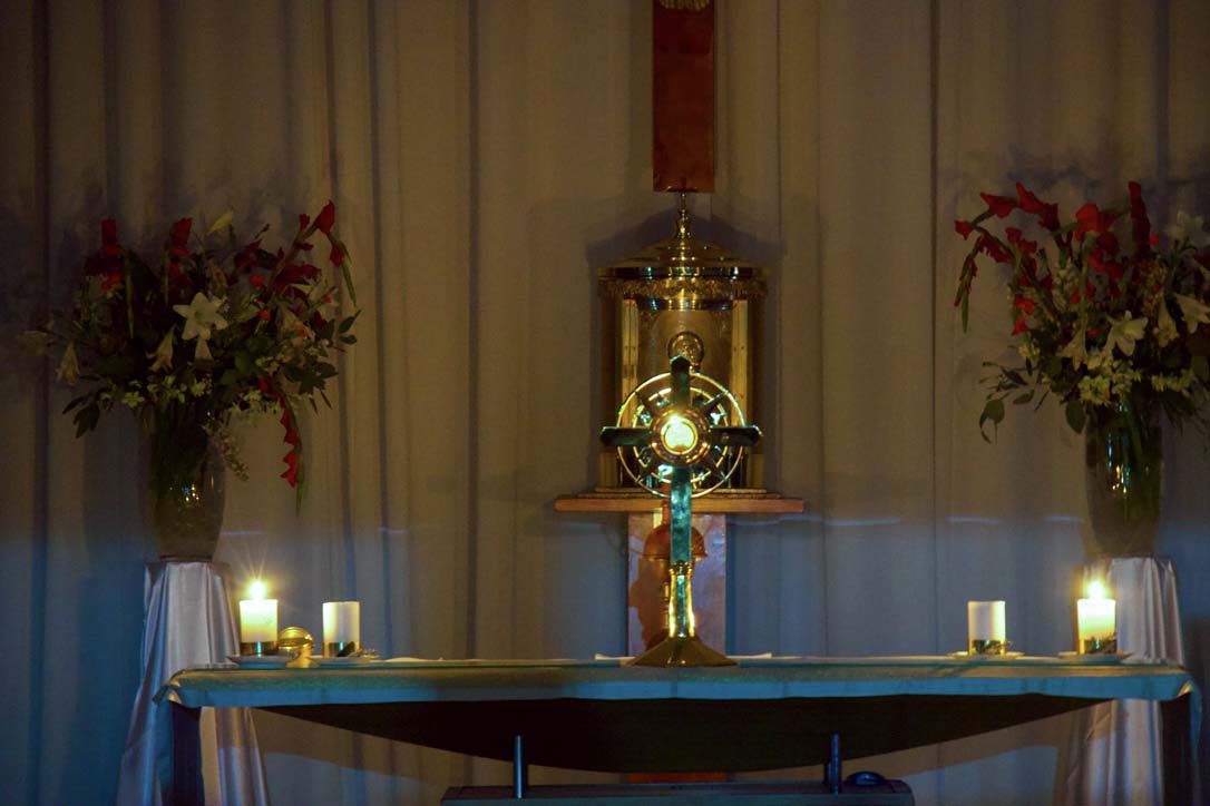 Nye Midnight Mass 31 Dec