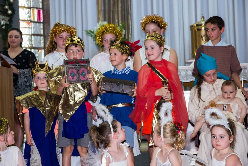 Christmas Family Mass - Photo 33