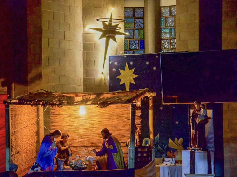 Christmas Family Mass 24 Dec - Photo 24