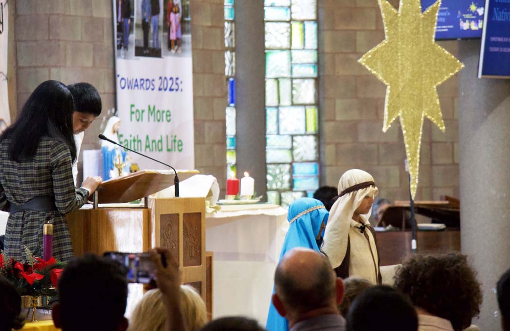 Christmas Family Mass 24 Dec - Photo 38