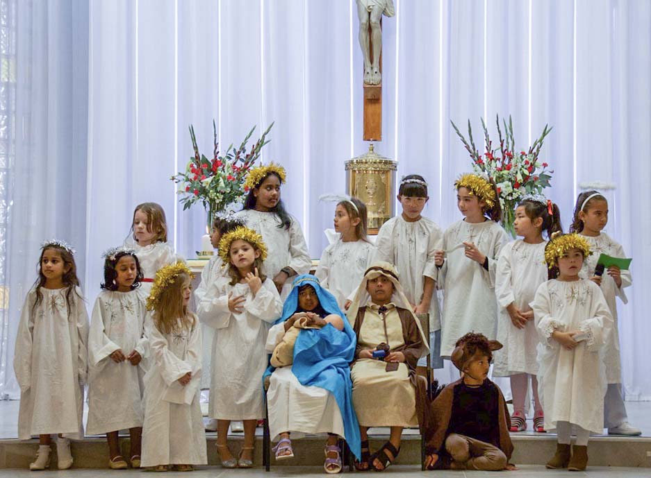 Christmas Family Mass 24 Dec - Photo 37
